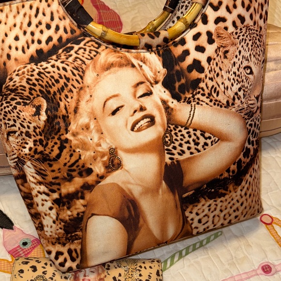 Marilyn Monroe Leopard Print Tote Bag with Bamboo Handles and matching wallet - Picture 3 of 6